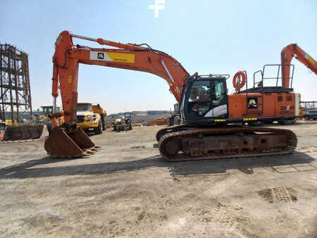 Kedjegraver 2022 Hitachi ZX470-5G (Abu Dhabi) (1)