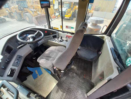 Articulated Dump Trucks 2016 Volvo A40F (Abu dhabi) (17)