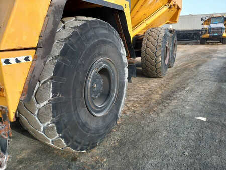 Tombereau articulé 2017 Komatsu HM400-3R (4 pcs available in Abu Dhabi) (14)