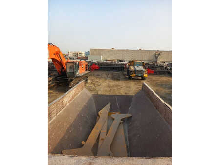 Tombereau articulé 2017 Komatsu HM400-3R (4 pcs available in Abu Dhabi) (20)