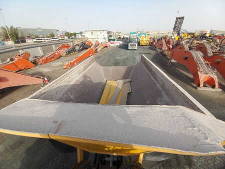 Tombereau articulé 2017 Komatsu HM400-3R (4pcs available in Abu Dhabi) (20)