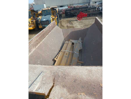 Tombereau articulé 2017 Komatsu HM400-3R (4 pcs available in Abu Dhabi) (19)