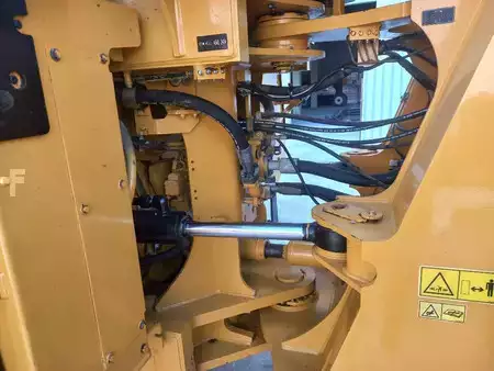 Kerekes rakodó 2022 Caterpillar 980 (Abu Dhabi) (16)
