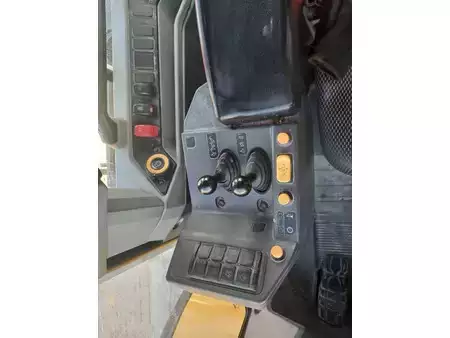 Kerekes rakodó 2022 Caterpillar 980 (Abu Dhabi) (21)