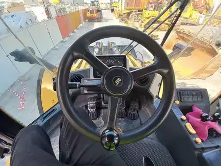 Kerekes rakodó 2022 Caterpillar 980 (Abu Dhabi) (23)