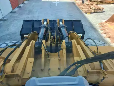 Kerekes rakodó 2022 Caterpillar 980 (Abu Dhabi) (24)