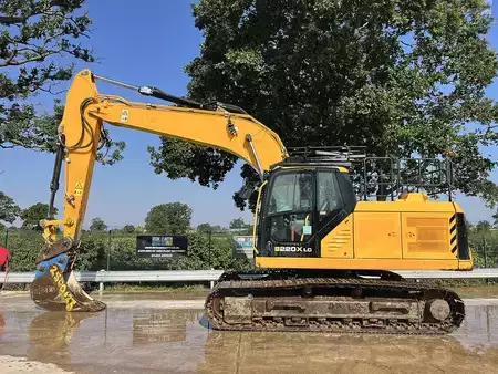 Wheel Excavators 2019 JCB 220X LC Excavator (1)