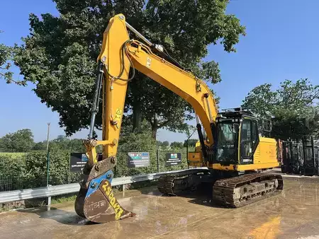 Wheel Excavators 2019 JCB 220X LC Excavator (2)