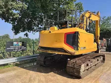 Wheel Excavators 2019 JCB 220X LC Excavator (6)