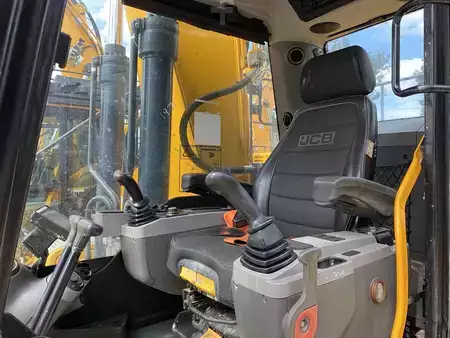 Wheel Excavators 2019 JCB 220X LC Excavator (9)