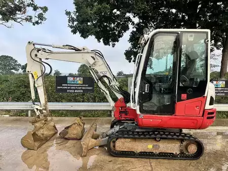 Kerekes kotrógép 2017 Takeuchi TB230 Excavator (1)
