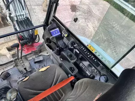 Kerekes kotrógép 2017 Takeuchi TB230 Excavator (10)