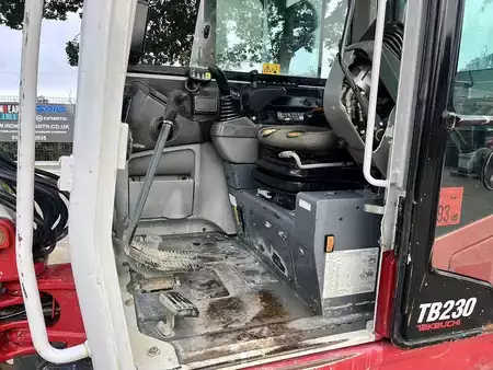 Kerekes kotrógép 2017 Takeuchi TB230 Excavator (9)