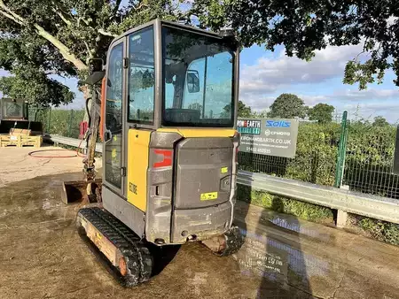 Kerekes kotrógép 2021 Volvo EC18E Excavator (3)