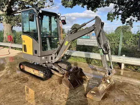 Kerekes kotrógép 2021 Volvo EC18E Excavator (5)