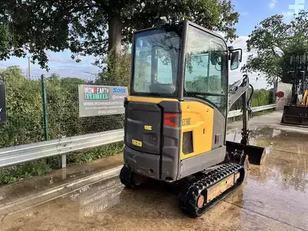 Kerekes kotrógép 2021 Volvo EC18E Excavator (6)