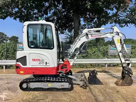 Kerekes kotrógép 2022 Takeuchi TB225 Excavator (4)