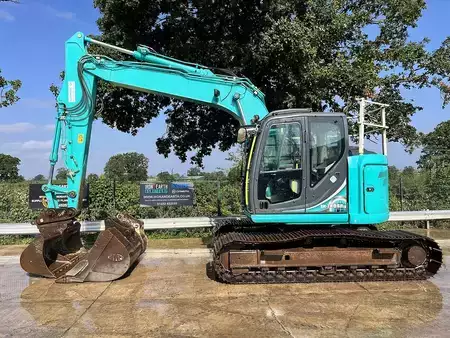 Koparki kołowe 2018 Kobelco SK140SRLC-5  Excavator (1)