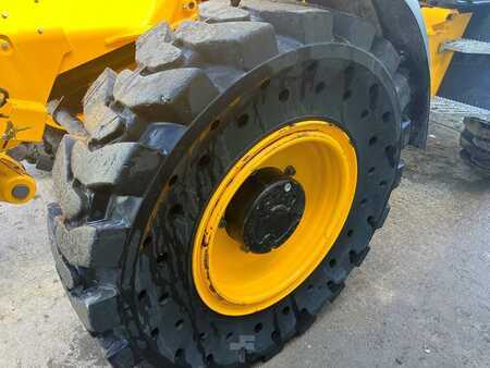 JCB TM320