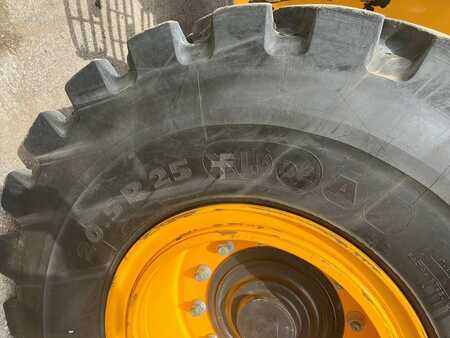 Pyöräkuormaajat 2020 JCB 437 (10)
