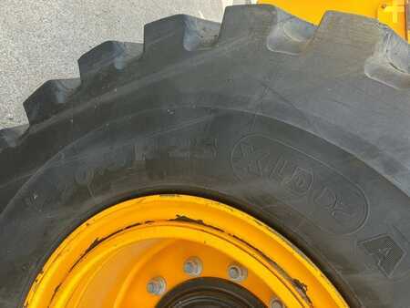 Pyöräkuormaajat 2020 JCB 437 (8)
