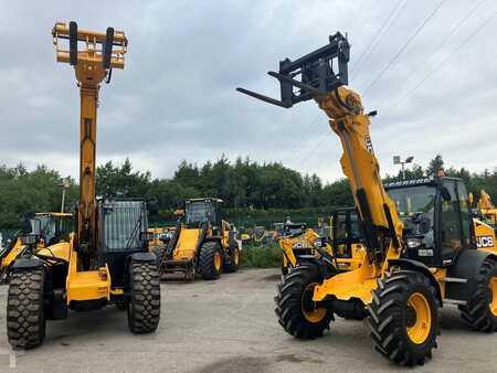 Caricatrici 2021 JCB TM320 (1)