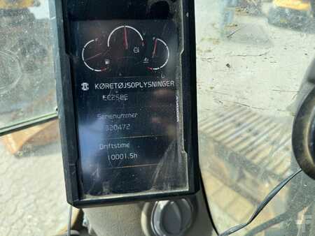 Rupsgraafmachines 2015 Volvo EC 250 EL (14)