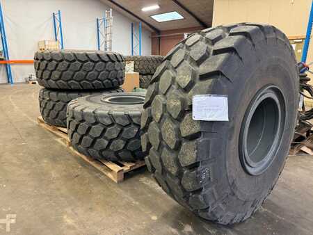 Ostatní 0 Bridgestone 29.5R25 (1)