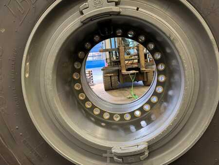 Ostatní 0 Bridgestone 29.5R25 (3)