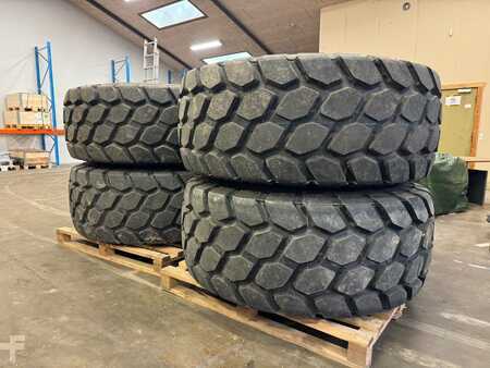 Ostatní 0 Bridgestone 29.5R25 (4)