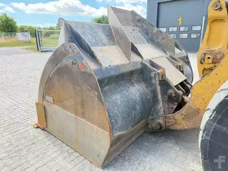Kolové nakladače 2018 Caterpillar 980 (11)