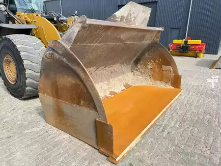 Kolové nakladače 2018 Caterpillar 980 (12)