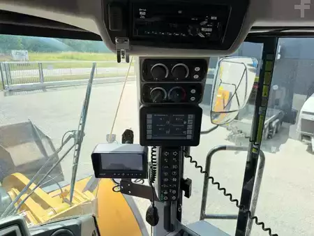 Kolové nakladače 2018 Caterpillar 980 (9)