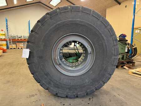 Ostatní 0 Bridgestone 875/65R29 (2)