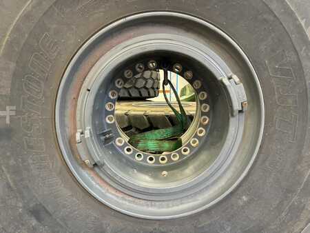 Ostatní 0 Bridgestone 875/65R29 (3)