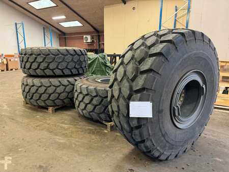 Ostatní 0 Bridgestone 875/65R29 (4)