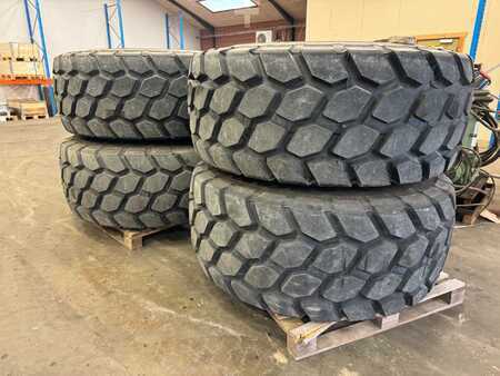 Ostatní 0 Bridgestone 875/65R29 (5)
