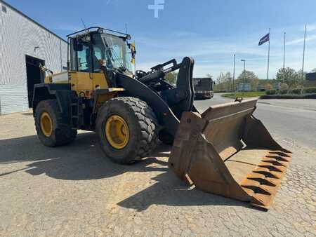Kolové nakladače 2011 Komatsu WA320PZ-6 (4)