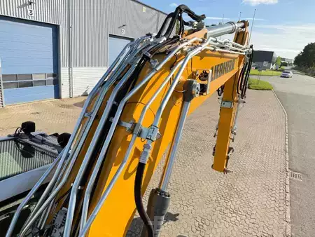 Lánctalpas kotrógép 2026 Liebherr R 924 (11)
