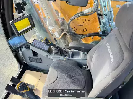 Lánctalpas kotrógép 2026 Liebherr R 924 (6)