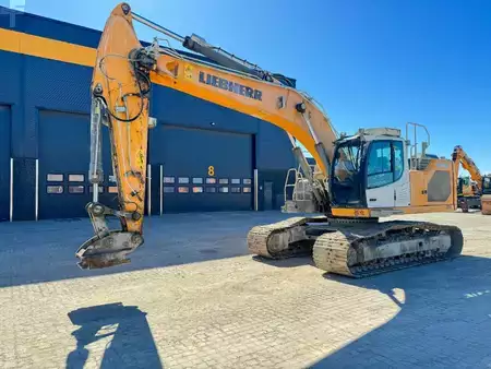 Pelles sur chenilles 2019 Liebherr R 930 (2)