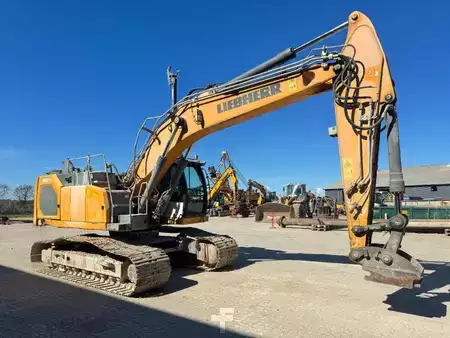 Pelles sur chenilles 2019 Liebherr R 930 (3)