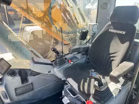 Pelles sur chenilles 2019 Liebherr R 930 (9)