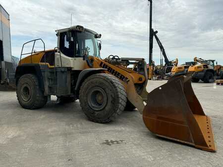 Liebherr L580