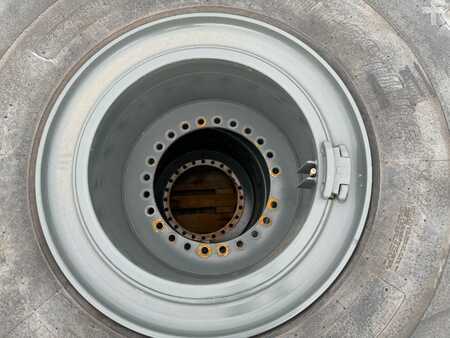 Ostatní 0 Bridgestone 875/65 R 29 (5)