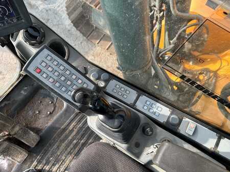 Korečková rýpadla 2013 Liebherr R 924 (10)