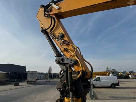 Korečková rýpadla 2013 Liebherr R 924 (13)