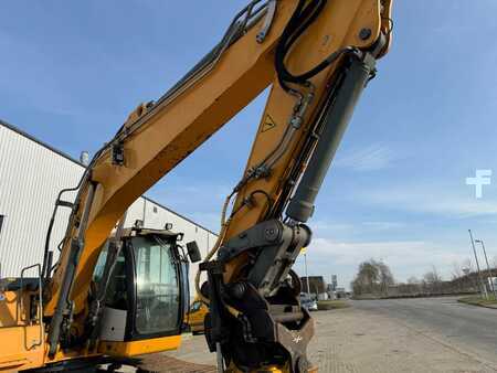 Korečková rýpadla 2013 Liebherr R 924 (15)
