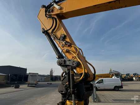Korečková rýpadla 2013 Liebherr R 924 (7)