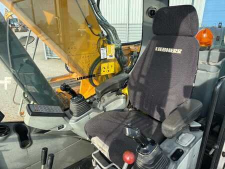 Korečková rýpadla 2013 Liebherr R 924 (8)